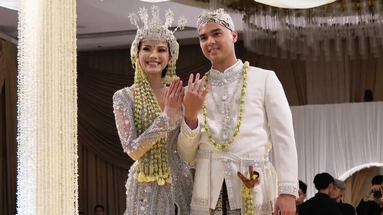 Tampilan Busana Pengantin Alyssa Daguise Saat Menikah dengan Al Ghazali