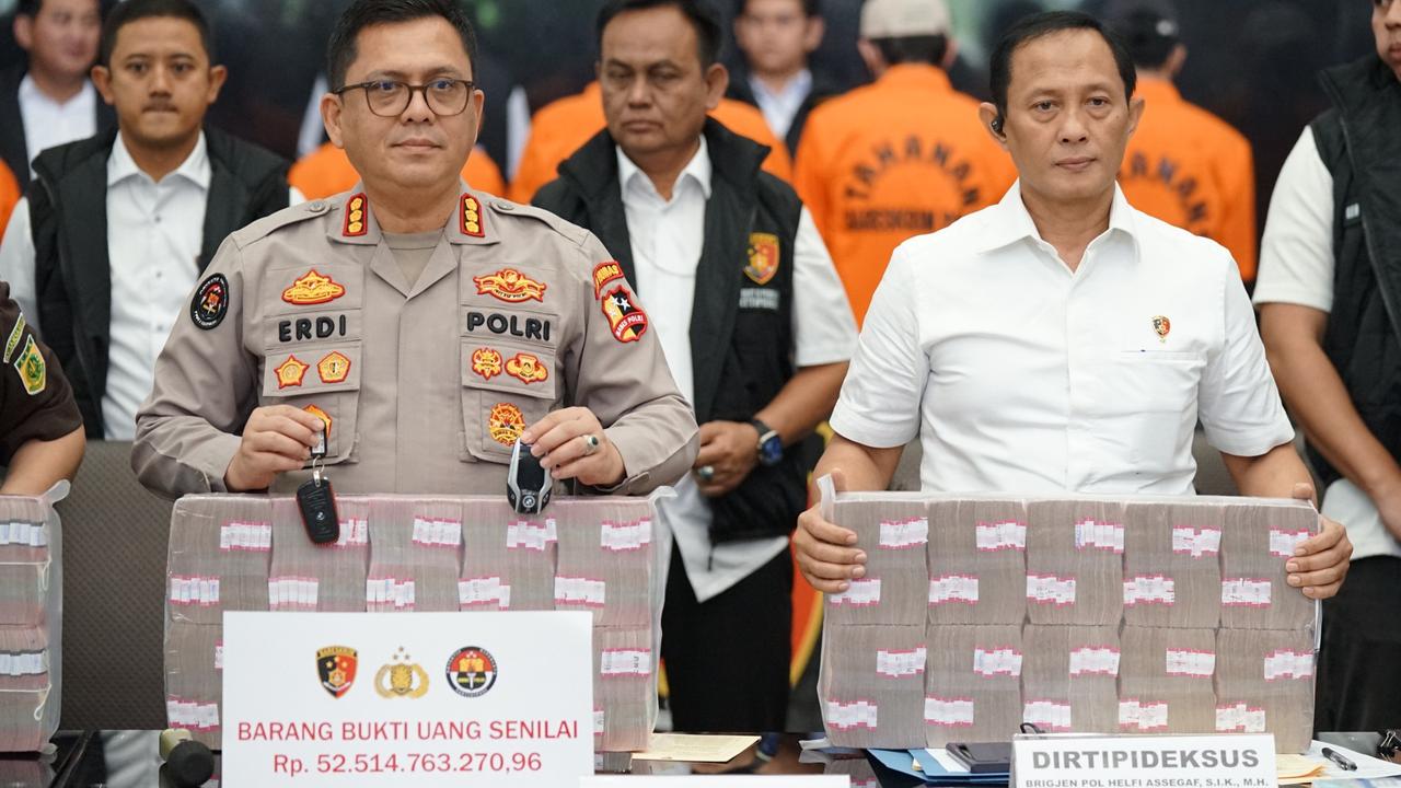 Penampakan Uang Miliaran dan Mobil Mewah Senilai Rp1,5 Triliun Kasus Robot Trading Net89