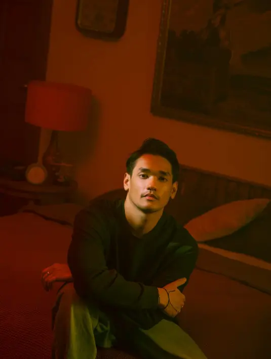 Debut di industri musik lewat album Confession No. 1 yang memfiturkan hit “Terima Kasih Cinta,” Afgan hingga kini melahirkan sejumlah album sukses. Ia bertransformasi dari pendatang baru menjadi solis papan atas Tanah Air. “Saat aku mau transisi ke elemen musik yang berbeda, aku dibantu Trinity buat eksplorasi dan kolaborasi sama penyanyi yang bahkan beda banget sama karakter musik aku,” ujar Afgan. (Foto: Dok. Trinity Optima)