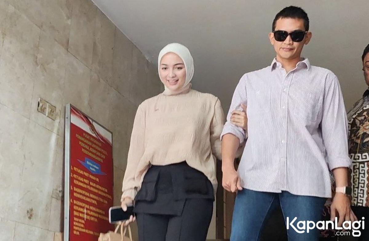 7 Potret Rezky Aditya Mengaku Siap Jalani Tes DNA, Minta Pihak Wenny Aryani yang Tentukan Tempatnya