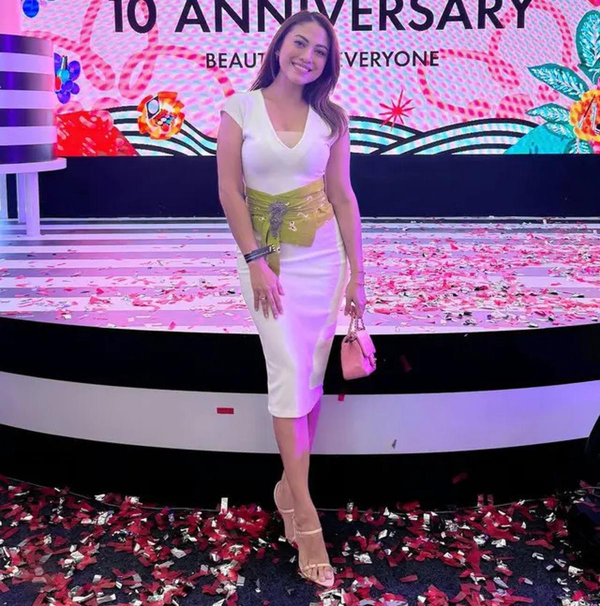 8 OOTD Cynthia Riza Istri Giring yang Sebentar Lagi Jadi Calon Ibu Pejabat saat Kenakan Wastra Nusantara