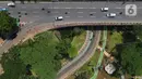 Foto udara suasana jalur sepeda Taman Semanggi, Jakarta, Rabu (12/10/2022). Gubernur DKI Jakarta Anies Baswedan menyatakan pembangunan fasilitas pejalan kaki dan jalur sepeda itu bertujuan untuk memberikan ruang interaksi dan oase baru bagi warga Ibu Kota dan sekitarnya. (Liputan6.com/Herman Zakharia)