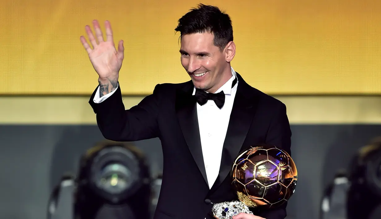 Messi memperoleh suara terbanyak dengan 41,33 persen yang berasal dari kapten dan pelatih tim nasional negara anggota FIFA. Selain itu suara juga dikumpulkan dari perwakilan media di masing-masing negara tersebut. (AFP/Fabrice Coffrini)