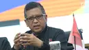 Sekjen PDI-P, Hasto Kristiyanto memberi keterangan terkait perolehan suara pada Pemilu 2019 di Jakarta, Jumat (19/4). BSPN PDI-P merilis data livecount perolehan suara Pileg serta Pilpres 2019 berdasar data C1 yang terverifikasi. (Liputan6.com/Helmi Fithriansyah)
