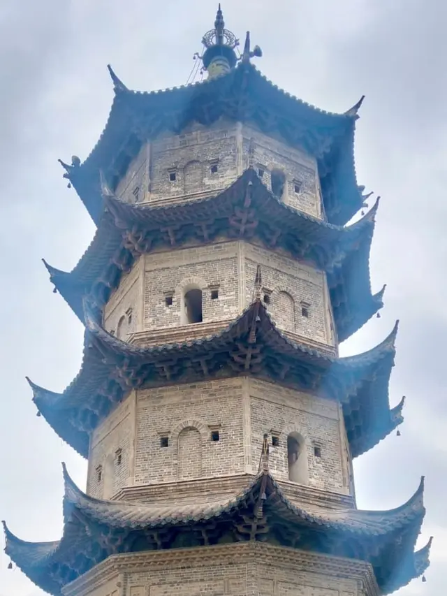 Pagoda Zhongjiang di Wuhu, Anhui, Cina (Liputan6.com/Jonathan Pandapotan Purba)