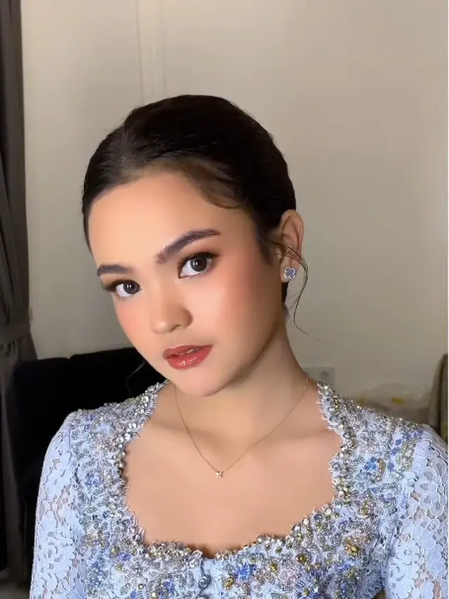 Kakak-Adik Good Looking, Pesona Anggun Cut Keysha Berkebaya di Acara Pertunangan Beby Tsabina