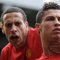 Rio Ferdinand. Bek tengah yang total 12 musim memperkuat Manchester United mulai 2002/2003 hingga 2013/2014 ini tercatat 221 kali bermain bersama Cristiano Ronaldo. Bersama Setan Merah ia mengoleksi total 455 penampilan dengan torehan 8 gol. (Foto: AFP/Andrew Yates)