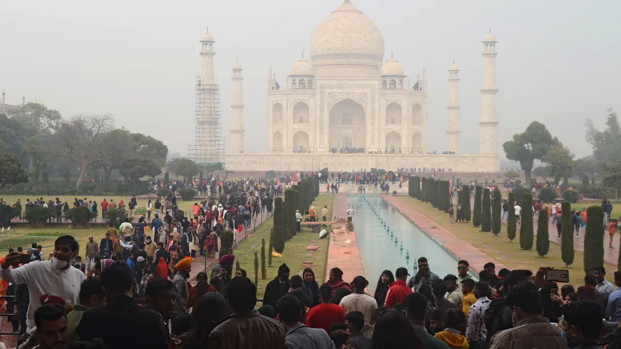 Pembatasan Kunjungan Dicabut, Taj Mahal Kembali Dipadati Ribuan Turis di Tengah Pandemi