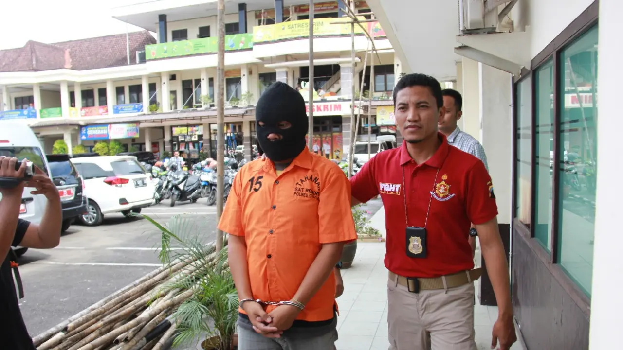 YES (34), Tersangka pencabulan 26 bocah lelaki di Cilacap. (Liputan6.com/Polres Cilacap/Muhamad Ridlo)