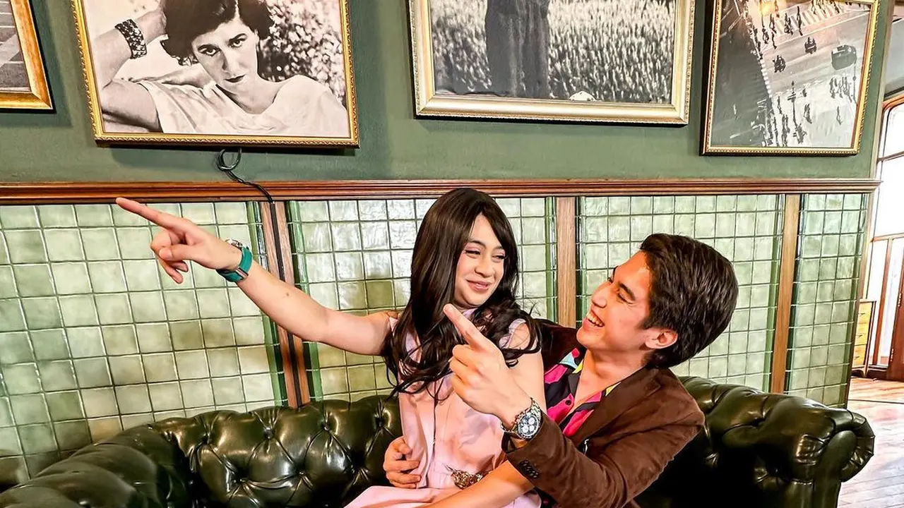 El Rumi dan Bastian Steel yang mengenakan wig