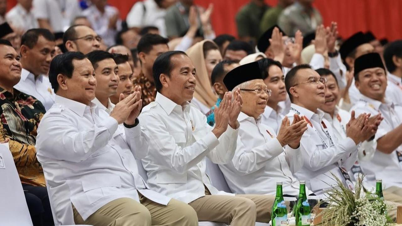 VIDEO: Momen Prabowo Dibisiki Menteri PDIP, Depan Jokowi Ungkap Salam Megawati di Apel Gerindra