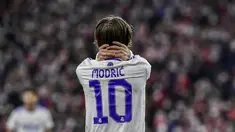 Reaksi gelandang Real Madrid Luka Modric pada perempat final Copa del Rey saat dijamu Athletic Bilbao di San Mames, Jumat (4/2/2022) dinihari WIB. Real Madrid tersisih dari Copa del Rey setelah kalah 0-1 dari Athletic Bilbao. (AP Photo/Alvaro Barrientos)