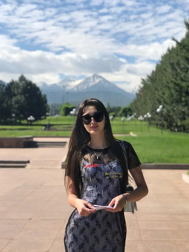 Sempat Viral, Ini 6 Potret Terbaru Pevoli Cantik Sabina Altynbekova