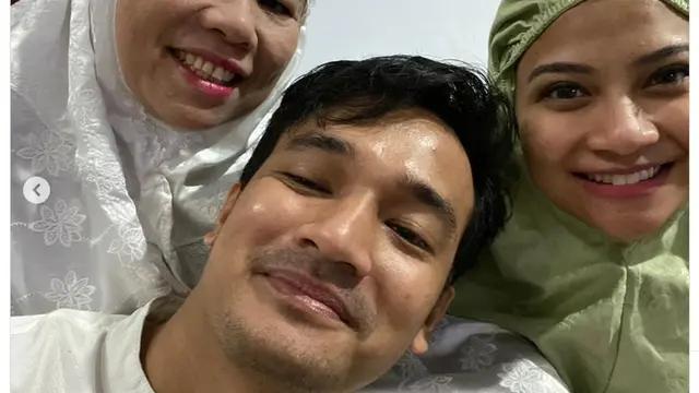 Dewi Zuhriati Ibunda Fuji Kenang Vanessa Angel