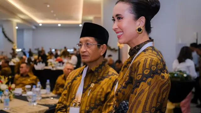 Potret Cantik Menpar Widi Wardhana Hadiri Perayaan Natal Nasional 2024 di GBK, Wajah Glowing-nya Bikin Salah Fokus