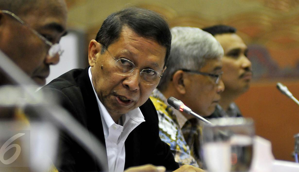 Dirut PT Pelindo II, Robert Joost (RJ) Lino saat menghadiri rapat pembentukan Panja Pelindo II bersama Komisi VI DPR RI, Jakarta, Rabu (14/9/2015). Rapat membahas perkembangan kasus hukum dugaan korupsi crane di Pelindo II. (Liputan6.com/Johan Tallo)