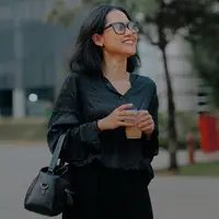 Ilustrasi perempuan high maintenance. (c) Adrian Utama Putra/Fimela.com