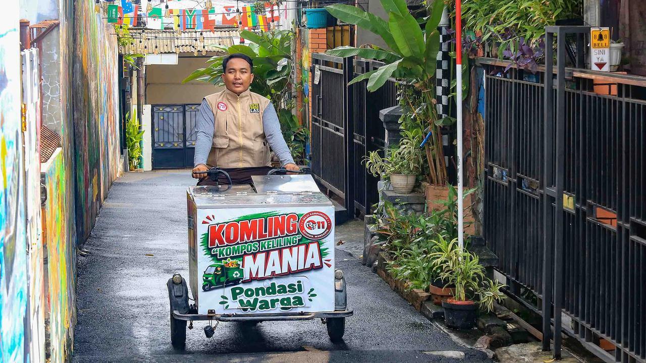 FOTO: Gerobak Listrik KomLing Permudah Pengelolaan Sampah Organik Warga