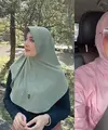 Setelah rumah tangganya kandas pada tahun 2013 silam, Henidar Amroe memilih sendiri. Ia merasa beruntung diusianya sekarang yang sudah 61 tahun, tanpa suami dan juga anak. [Instagram/henidaramroe]