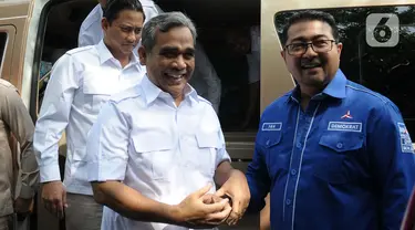 Sekretaris Jenderal Partai Gerindra Ahmad Muzani (kiri) besama Sekretaris Jenderal Partai Demokrat Tengku Riefky Harsya di Gedung DPP Partai Demokrat, Jakarta, Kamis (20/7/2023). Dalam pertemuan Silaturahmi Kebangsaan untuk membahas persoalan bangsa. (merdeka.com/Imam Buhori)