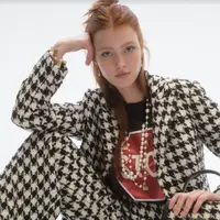 Week, Kate Spade New York meluncurkan koleksi Fall 2024 terbarunya dengan koleksi lookbook. [Foto: Kate Spade]