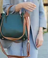 Kebiasaan Perempuan Menyimpan Barang di Tas Bisa Ungkap Sisi Psikologisnya/Photo by Tamara Bellis on Unsplash