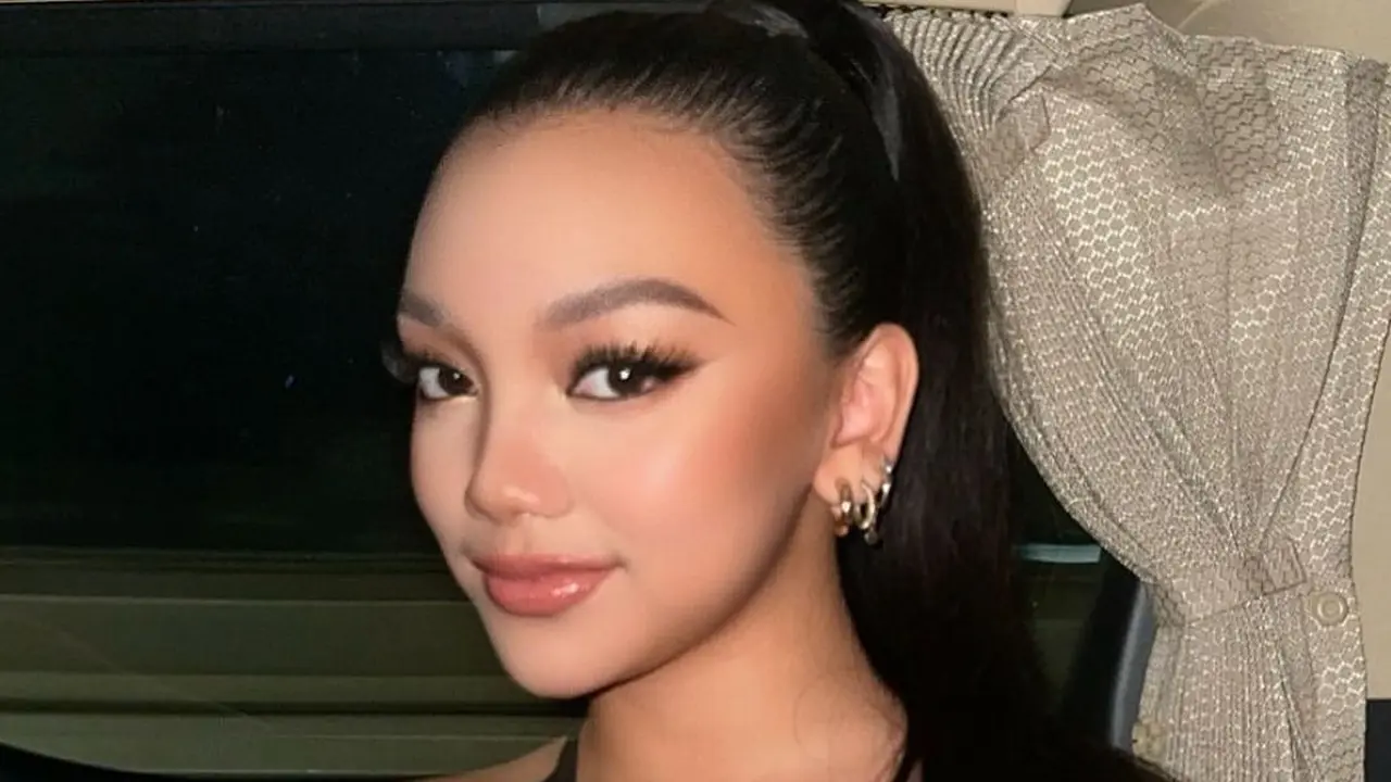 Makeup Flawless Naura Ayu Terpampang Sempurna di Foto Flashproof (Instagram/@naura.ayu)
