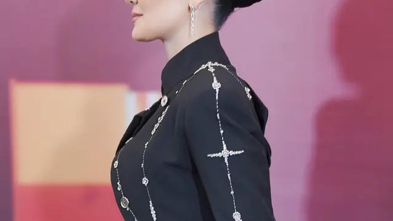 6 Potret Gaya Rambut Luna Maya dengan Cepol Modern hingga Sanggul Pengantin