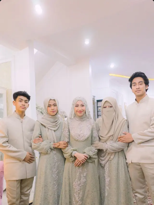 Umi Pipik Dampingi Adiba Menikah
