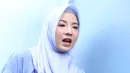 "Ya naik turun gitu sih imannya. Ya aku pun juga. Aku juga enggak berasa jadi istri yang soleha juga karena masih banyak kurangnya juga," kata Natasha Rizki di kawasan Mampang Prapatan, Jakarta Selatan, Rabu (4/4/2018). (Nurwahyunan/Bintang.com)