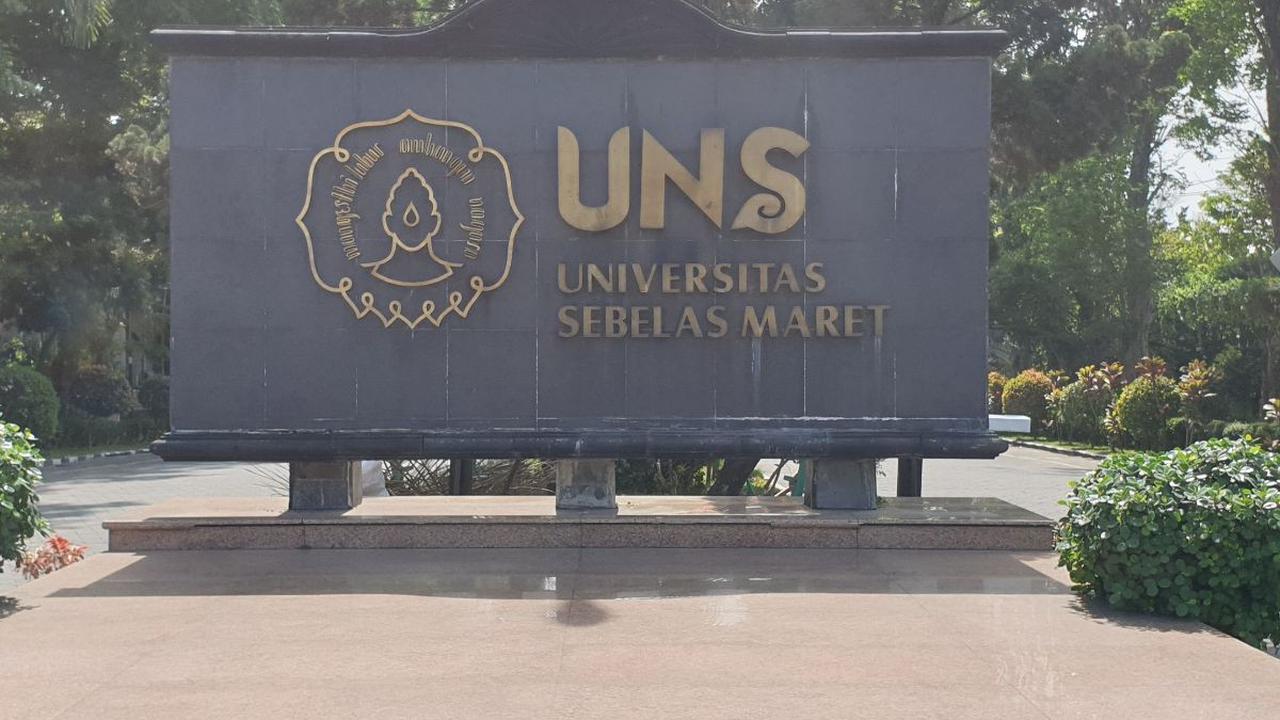 Menanggapi tudingan mantan Wakil Ketua MWA dan Mantan Sekretaris MWA yang menyatakan ada upaya Rektor UNS menutupi kasus dugaan korupsi yang terjadi di UNS, Jamal menilai hal tersebut tindakan yang tidak mendasar sama sekali.