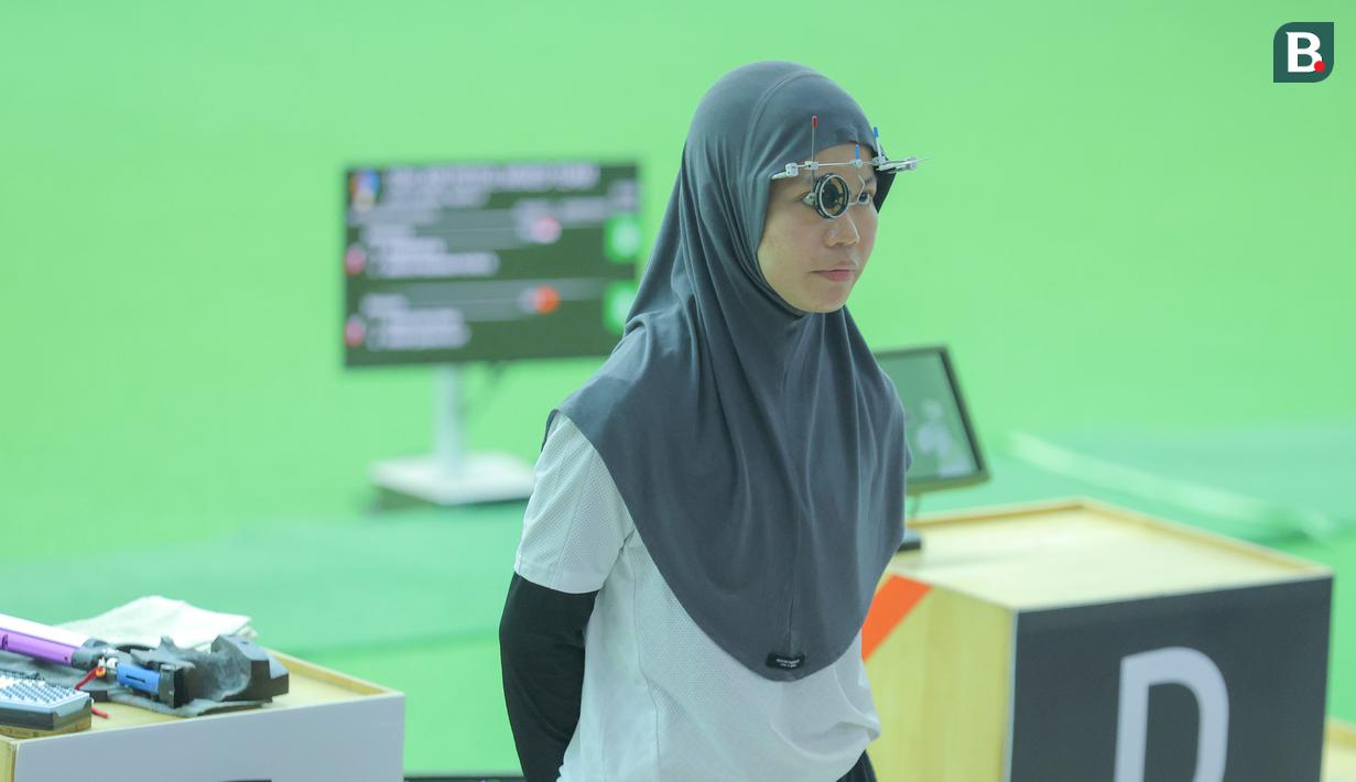 Tampil di tengah atmosfer pertandingan yang menegangkan, pasangan Merah Putih sukses mengatasi tekanan sejak babak kualifikasi hingga partai final. Konsistensi dan ketenangan menjadi kunci yang mengantar Iqbal dan Arista naik ke podium tertinggi. (Bola.com/Bagaskara Lazuardi)