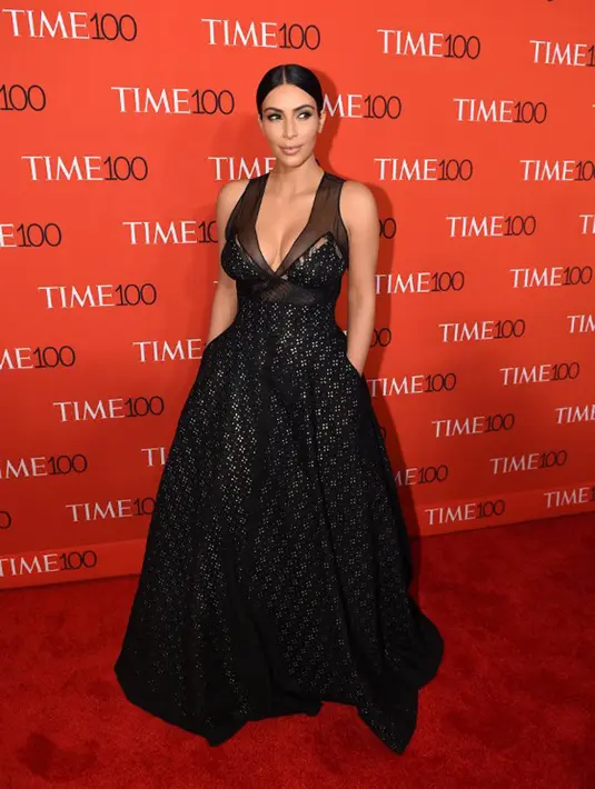 Kanye West ternyata bukan suami pertama Kim. Sebelumnya, ia sempat menjalin hubungan pernikahan dengan seorang pria bernama Kris Humphries. Lewat sebuah acara, Kim pun menceritakan kisah hidupnya saat itu. (AFP/Bintang.com)