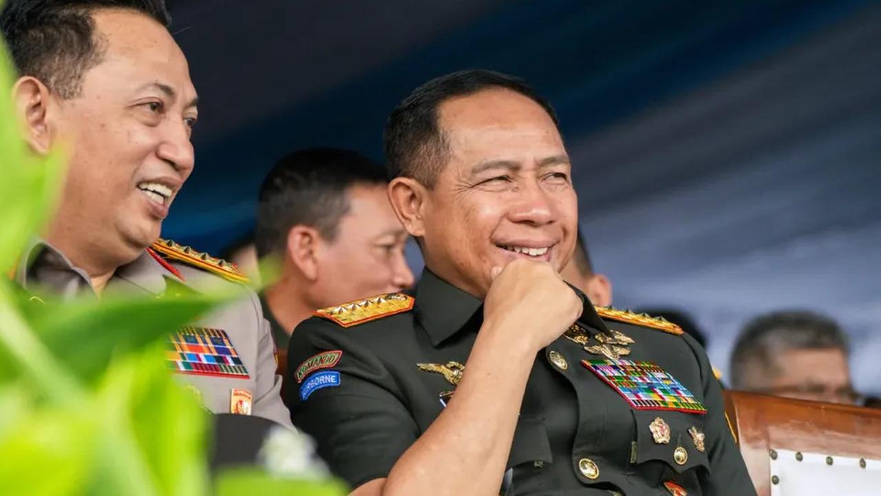 VIDEO: Kapolri Tertawa Tengak-tengok Ditanya Prabowo Mau Pangkas Anggaran Polisi: Bercanda Itu