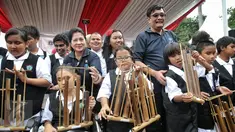  Wagub DKI Jakarta, Djarot Saiful Hidayat bersama Menkes Nila Moeloek saat menghadiri Perayaan 50 Tahun Persatuan Tuna Netra Indonesia (Pertuni) 2016', Jakarta, Minggu (31/1/2016). (Liputan6.com/Faizal Fanani)
