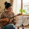 Cara Bermain Ukulele untuk Pemula: Panduan Lengkap dari Menyetel hingga Mengiringi Lagu