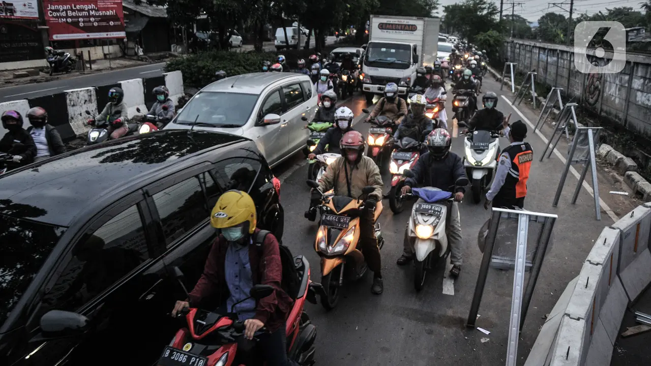 Kepadatan Arus Lalu Lintas di Jalan I Gusti Ngurah Rai