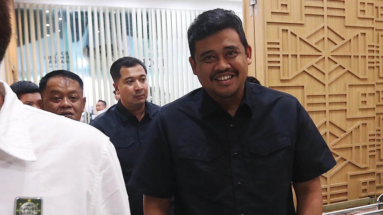 VIDEO: Bobby Menantu Jokowi Santai Bercelana Jeans Ditemani Kahiyang Daftar Pilgub Sumut