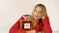 Sang 'Barbie' Margot Robbie Terpilih Jadi Wajah Baru Parfum Ikonik Chanel N°5