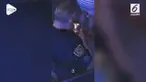 Rekaman seorang polisi diam-diam memotret bokong seorang perempuan pada sebuah konser di Texas. Kepolisian setempat melakukan penyelidikan internal terkait hal tersbeut.