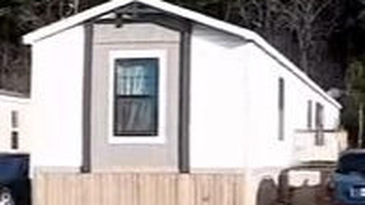 Potret mobile home yang sudah dipindahkan ke area perumahan khusus.