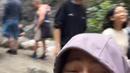 Menariknya, momen susur sungai dan air terjun Astrid kuya ini bertepatan dengan anniversary pertama  Cinta Kuya dan Logan Houck. Mengenakan jaket dengan hoodie, Astrid Kuya tak mau kalah menjelajah alam Amerika. (Liputan6.com/IG/astridkuya)