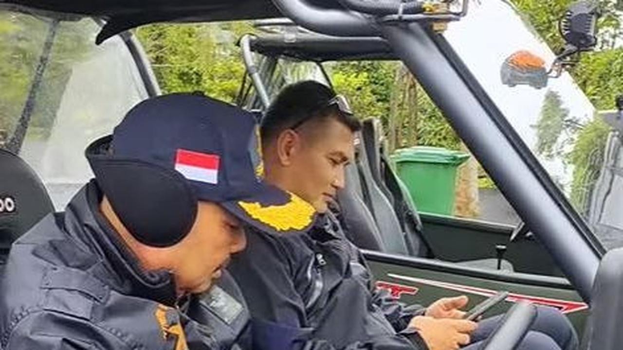 Mengisi waktu luang jelang berbuka puasa, Wakil Komandan Komando Pembina Doktrin, Pendidikan dan Latihan Tentara Nasional Indonesia Angkatan Darat (WadanKodiklat TNI-AD) Mayjen Kunto Arief Wibowo punya cara unik.