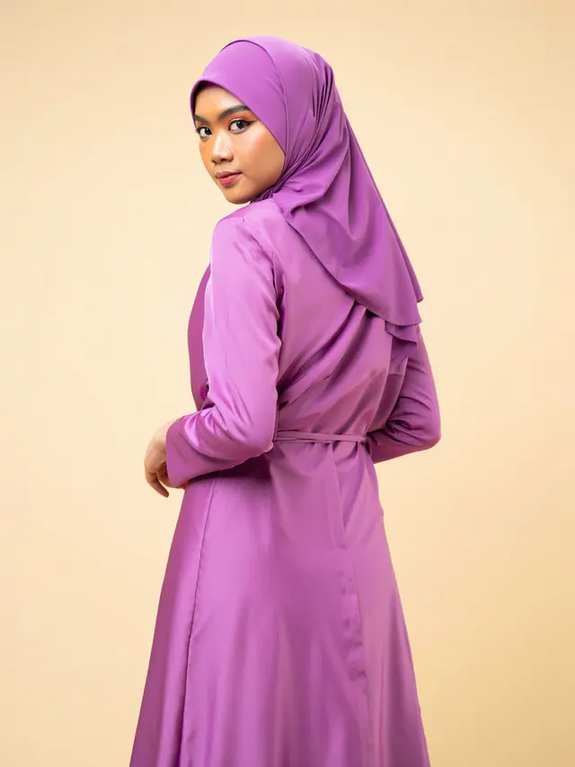 Gamis Satin Polos dengan Potongan A-line