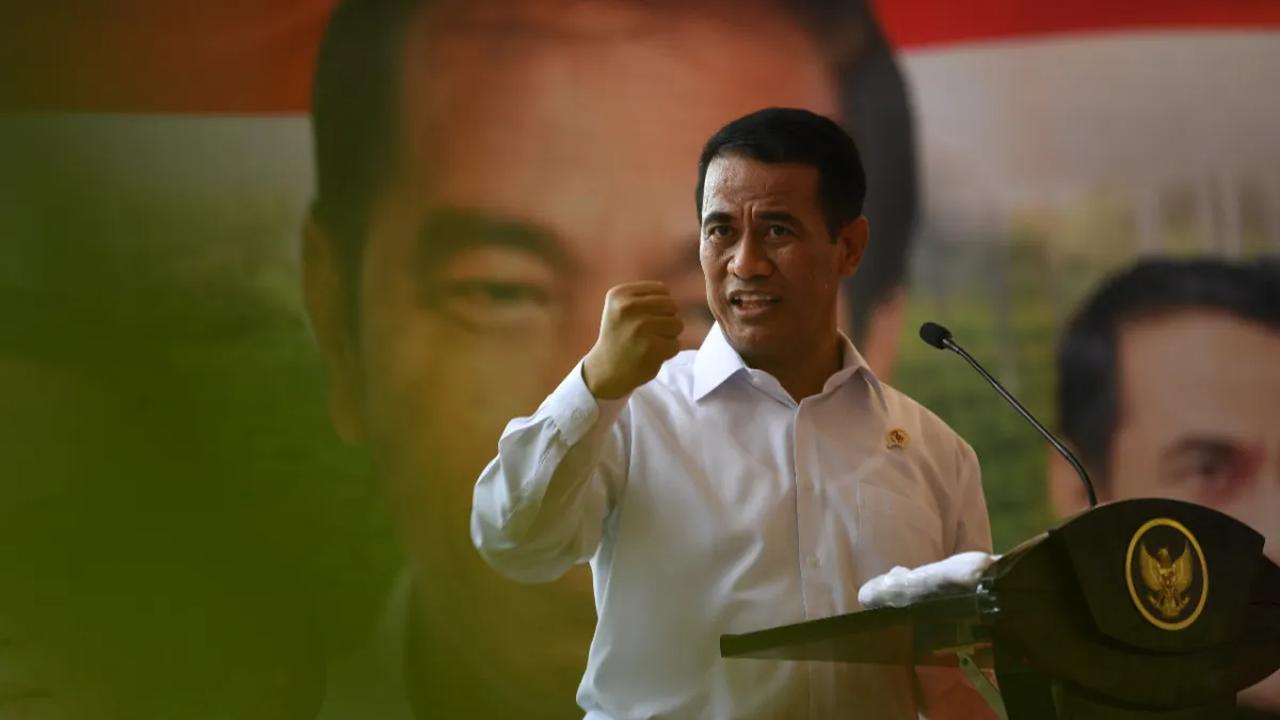Pada awal periode kedua Jokowi menjabat, dia tidak lagi menjadi Menteri Pertanian.