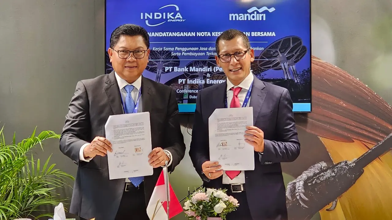 Direktur Utama Bank Mandiri Darmawan Junaidi dan Wakil Direktur Utama dan CEO Grup Indika Energy Azis Armand menandatangani  Nota Kesepahaman Kerja Sama Penggunaan Jasa dan Produk Digital Perbankan serta Pembiayaan terkait Transisi Energi.