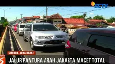 Kemacetan juga diperparah banyaknya parkir liar dan hilir mudik warga ke pusat oleh oleh dan kuliner.