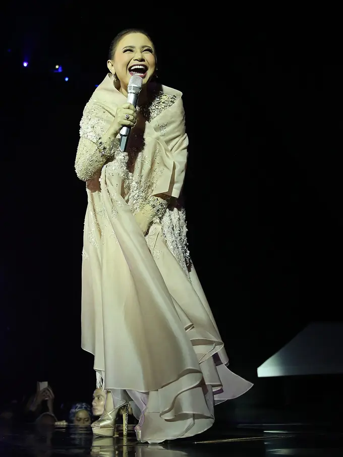 [Bintang] Konser Tunggal Rossa