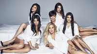 Demi mendongkrak rating reality show Keeping Up with the Kardashians, keluarga ternama Hollywood itu membohongi publik.