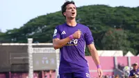Ekspresi pemain Persik, Eduardo Barbosa, usai mencetak gol ke gawang Madura United. (Bola.com/Gatot Sumitro)